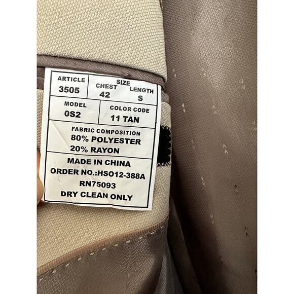 New Men's Angelo Rossi 11 Tan Color 2 Button Suit Size 42 S Micro Tech Stretch‎ - Picture 7 of 9